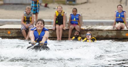 camper kneeboarding